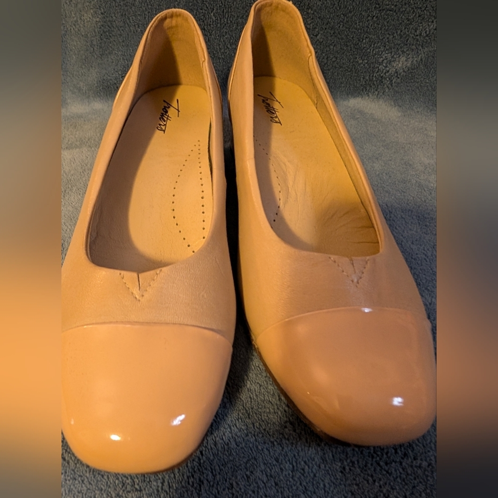 Leather pumps